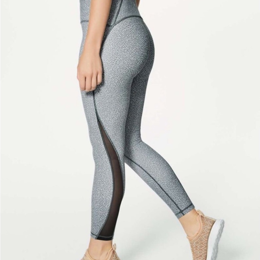 Lululemon Train Times Fractal Alpine print leggings size 6 mesh panels active